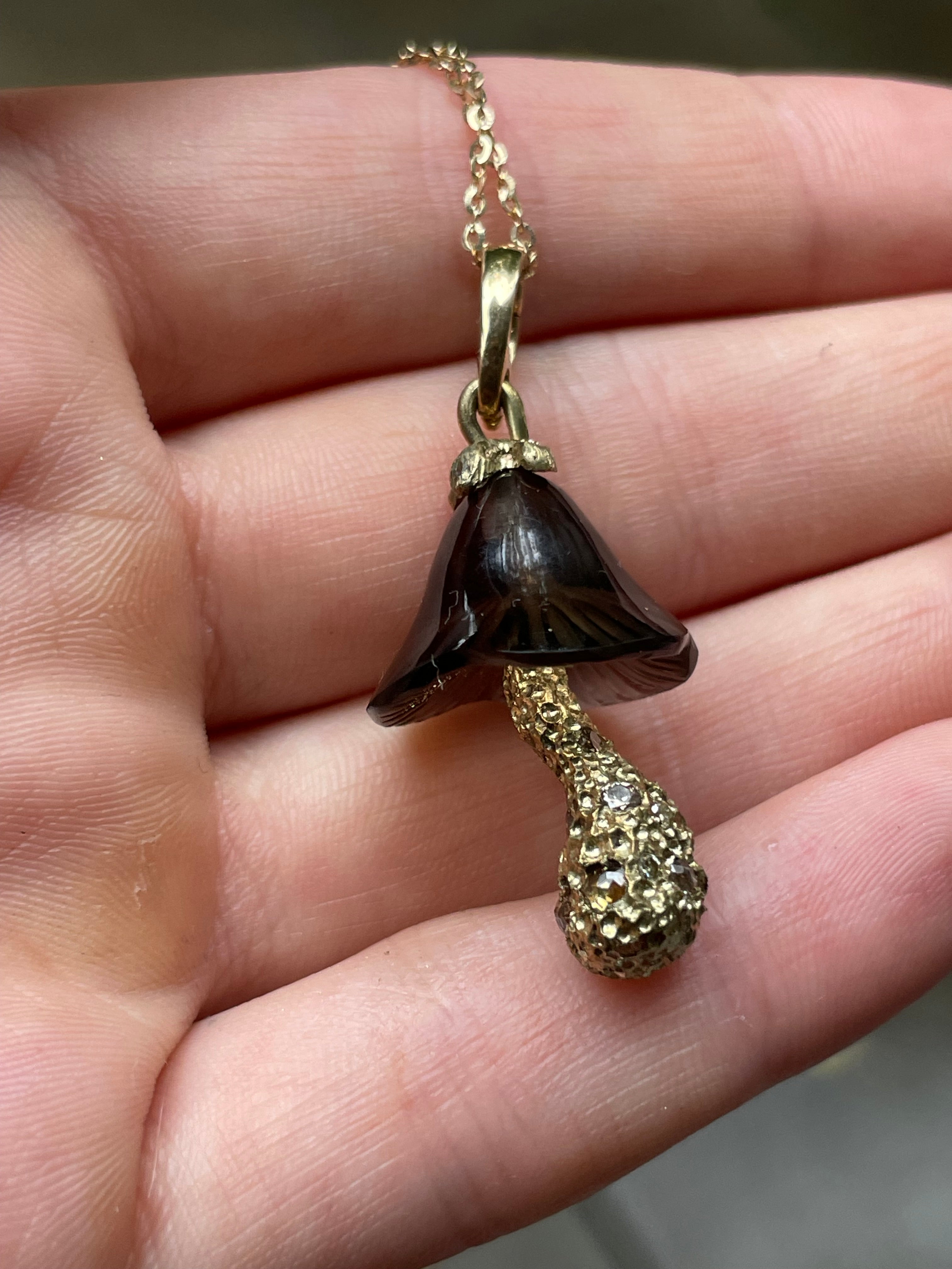 Smokey shroom with diamonds